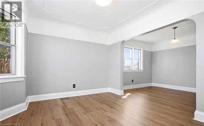 Photo - 542 Walmer Rd