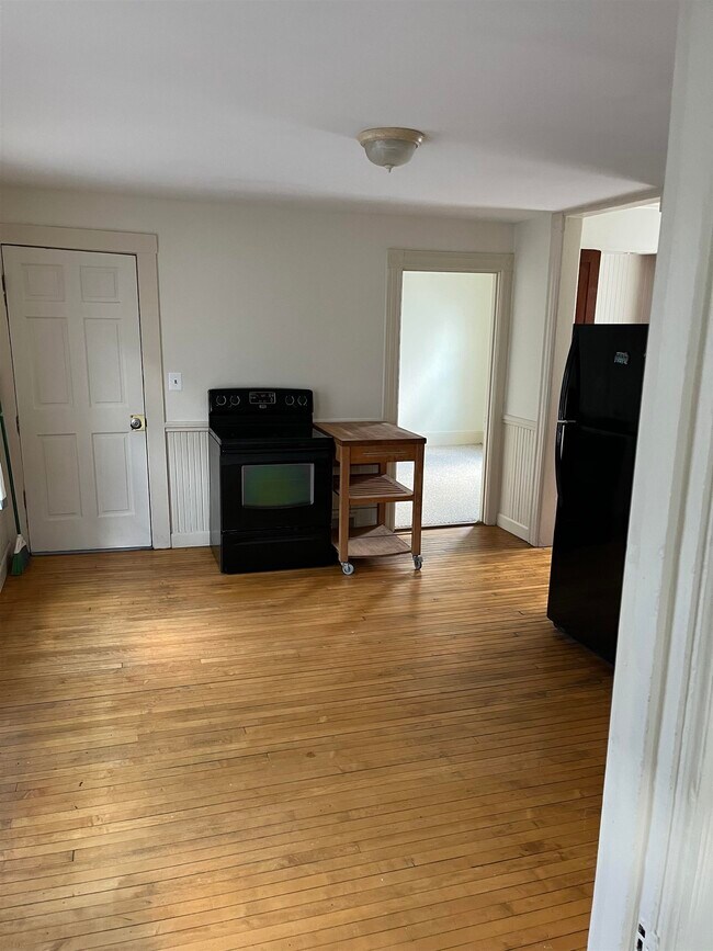 61 Laurel St Unit 2