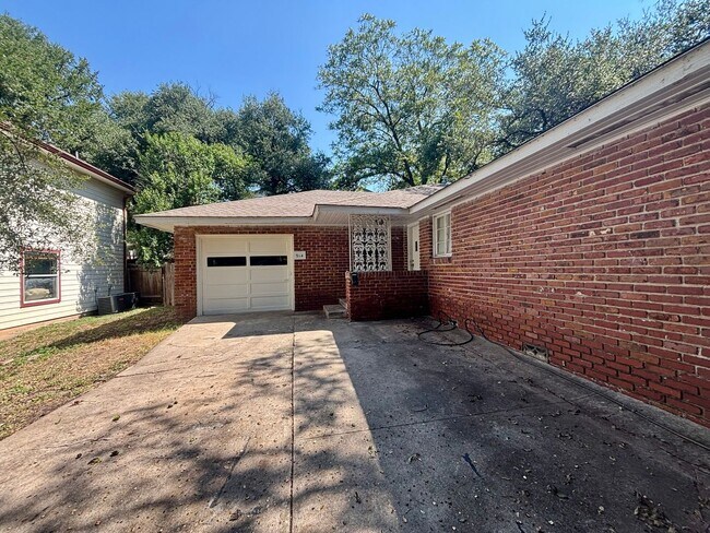 Photo - 914 Keith Ln