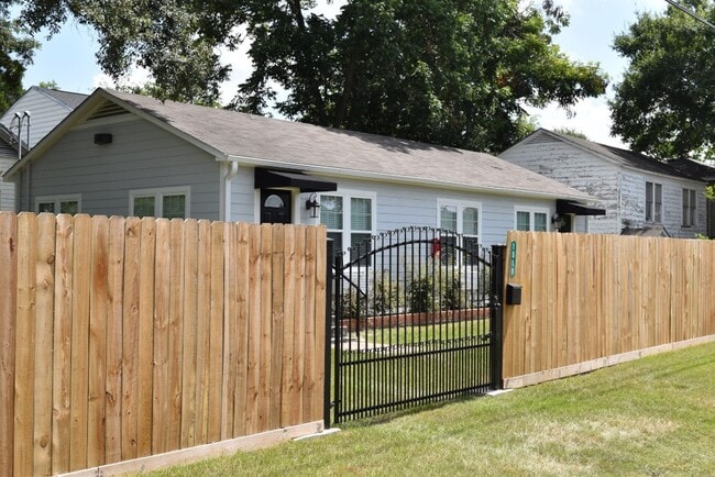 Photo - 1519 W 12th St Unit 1519