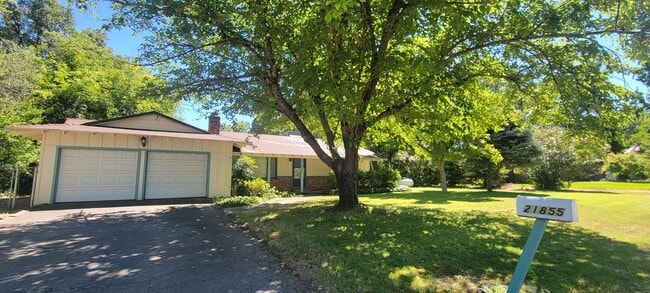 Building Photo - Great Palo Cedro Neighborhood