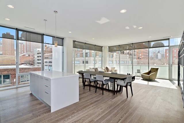 Photo - 858 N Franklin