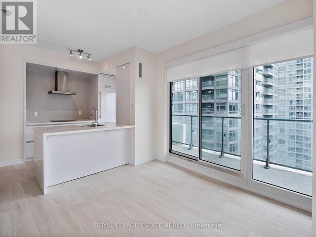 Photo - 2221 Yonge St Unit 1708
