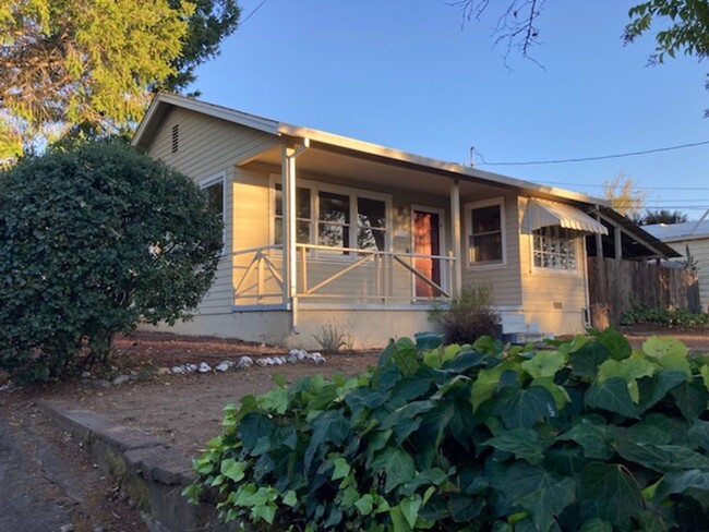 **Centrally Located Healdsburg Home!!** - **Centrally Located Healdsburg Home!!**