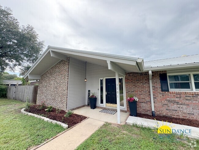 Building Photo - Charming 3-Bedroom Home in Palm Estates, N...