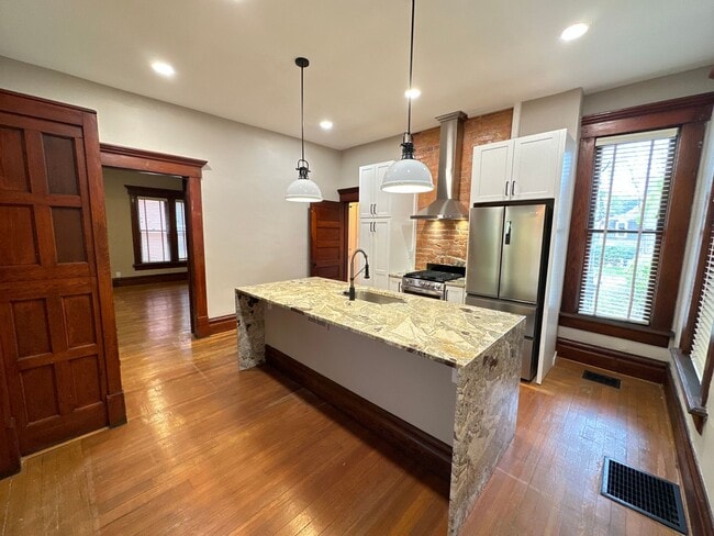 Photo - W Hubbard Ave 105-107 NCR Unit 107 Lower