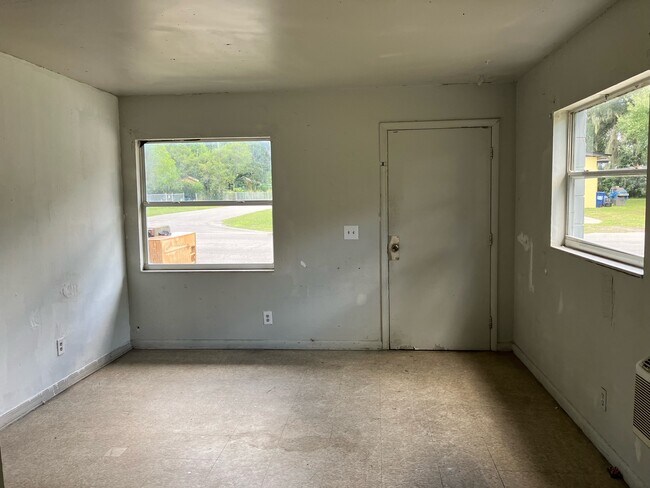 Photo - 408 Terry St