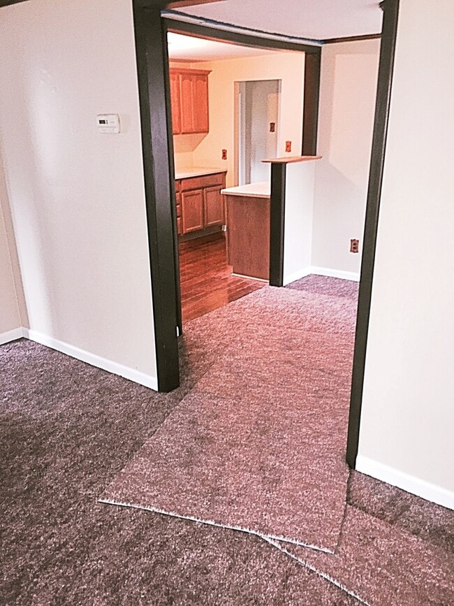 Photo - 2 bedroom/ 1 bathroom ranch with porch on ...