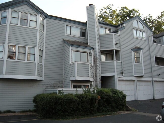 Building Photo - Gables 11 - 2 Bed - 1 1/2 Bath - 2 Car Per... Rental