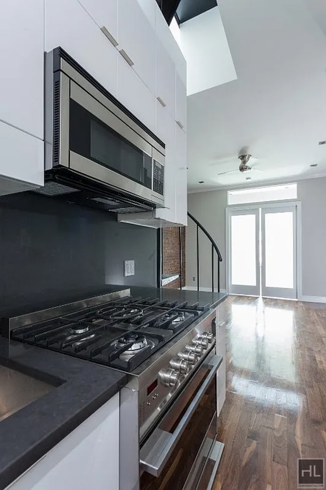 Photo - E 75TH ST. Unidad 5A