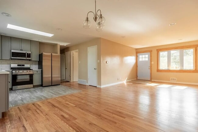 Photo - AVAILABLE JULY! "Spacious 5-Bed Sanctuary with 2.5 Baths in Boulder"