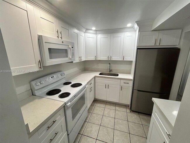 Photo - 815 SW 30th St Unidad J