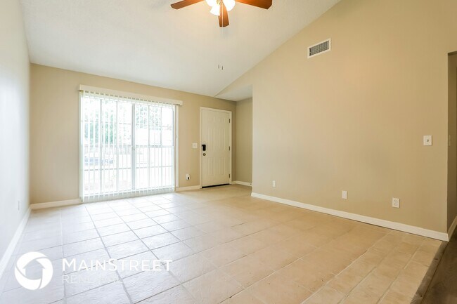 Photo - 2120 Redleaf Dr