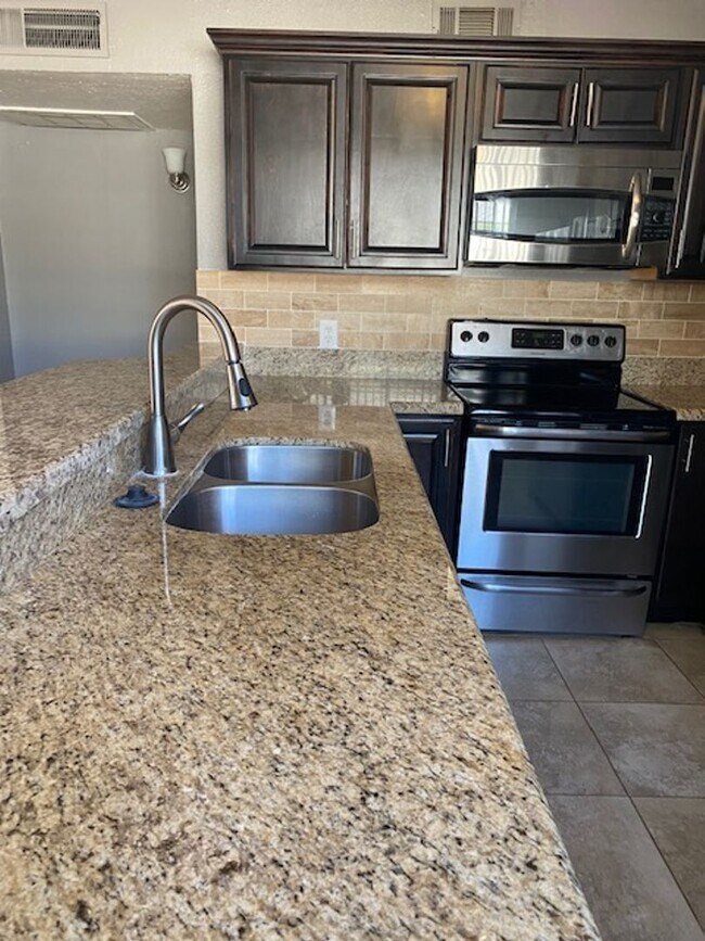 Photo - $1,250 For Lease-1 Bedroom-1 Bath Apt in Triplex With Private Yard-Washer & Dryer in Phoenix 85008 ! Unit 49th2532-1