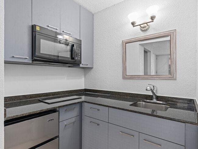 Colonial Drive Apartments
