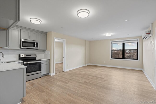 Photo - 135 Wakefield Ave Unit 305