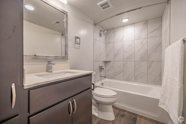 2BR, 1BA - 738SF - Primary Bathroom