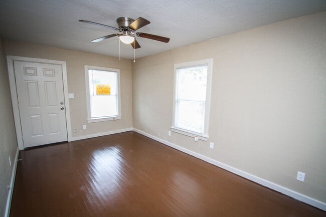 Building Photo - 934 Poinsettia St Unit 934 Poinsettia