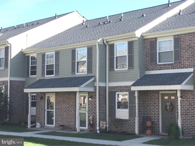 Photo - 27 Barclay Ct Townhome