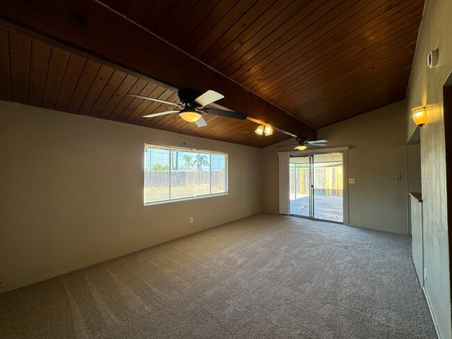 Photo - Spacious home near Bakersfield College & Bluffs!