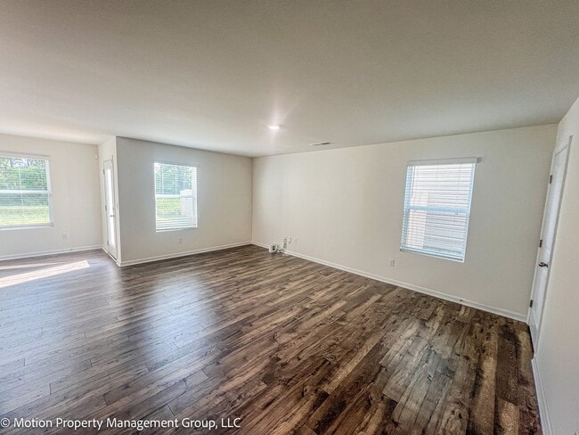 Photo - For Rent – Spacious 4 Bed / 3.5 Bath Home ...