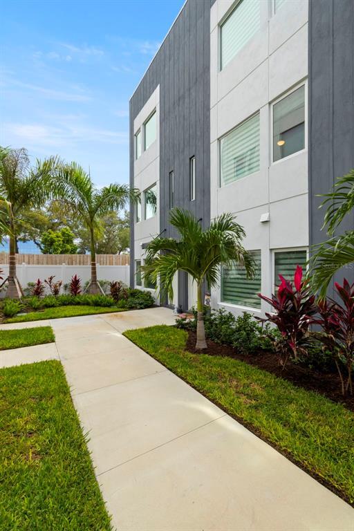 Photo - 865-866 6th Ave S