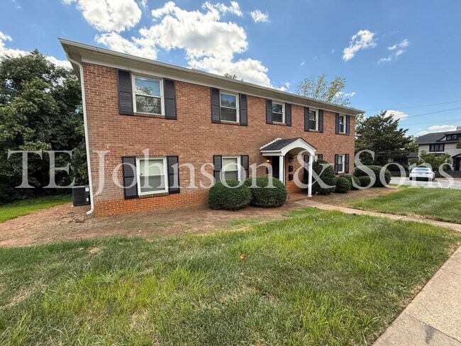 Photo - Newly Renovated 2 Bedroom Apartment in Wes... Unit 1230 Forsyth Street