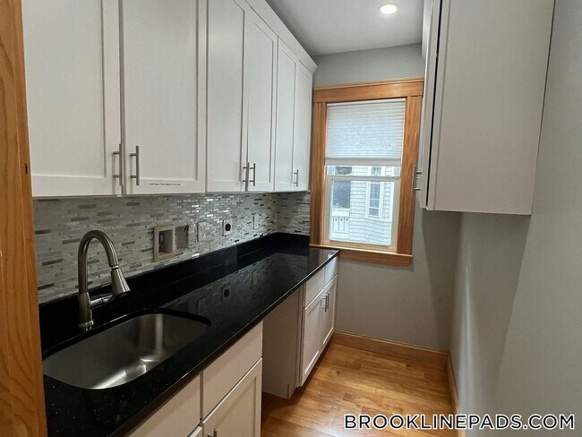 Photo - 152 Winchester St Unit 1