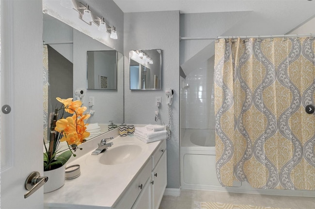 Photo - 4561 Yellowgold Rd E