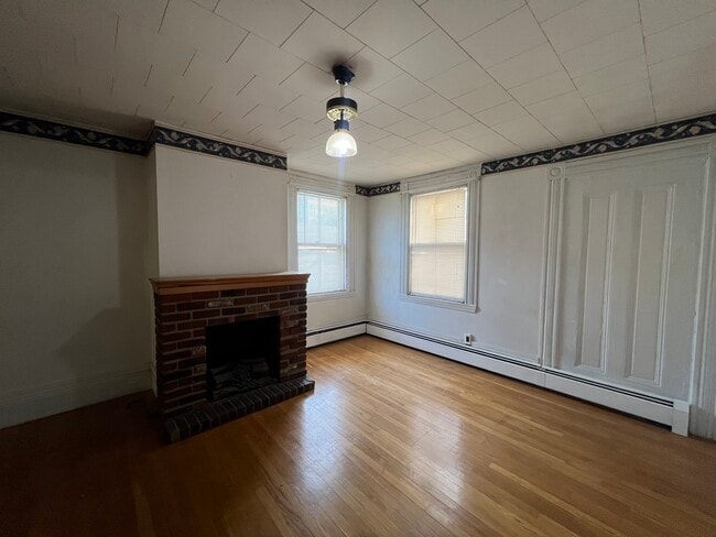 Building Photo - 74 Otis St Unit 2