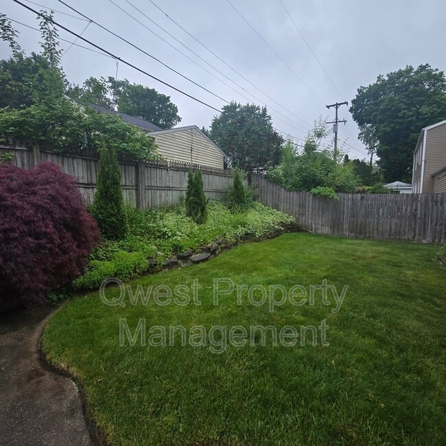 Photo - 2236 Elmwood Dr SE