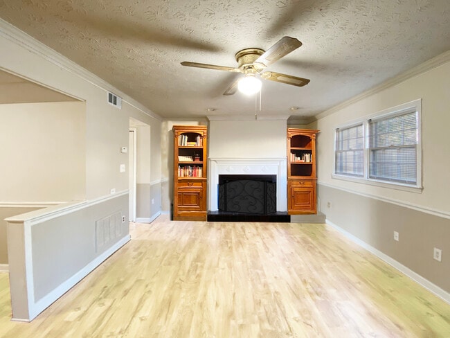 Building Photo - 1905 S Milledge Ave Unit Apt 4