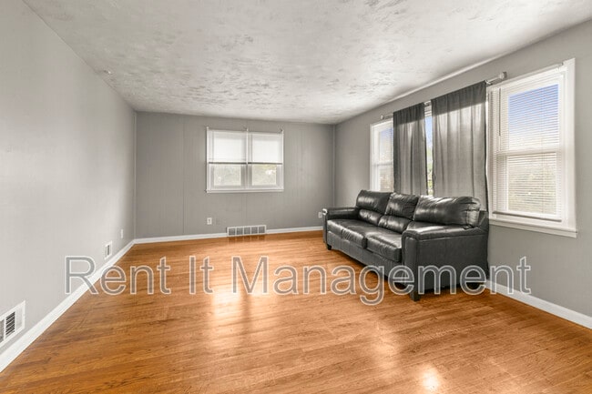 Photo - 3912 Curtis Ave