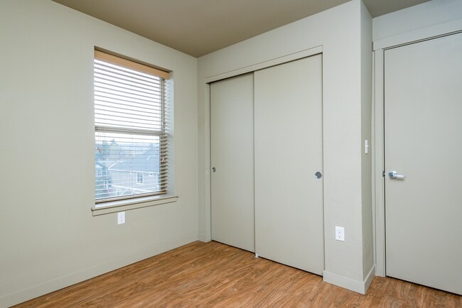 Photo - Monroe Street Apartments