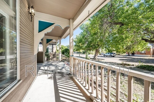 Photo - 2125 N Grand Ave