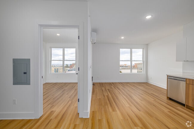 1BR, 1BA - 537SF - Kitchen/Living Room /Bedroom