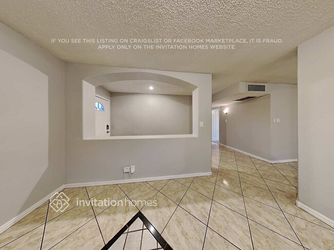Photo - 6008 N 61st Dr