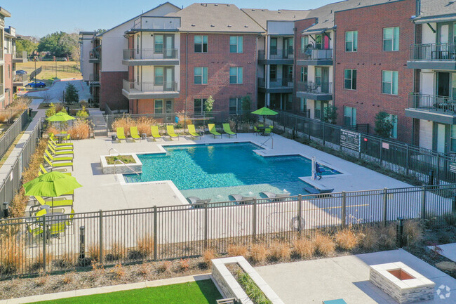 Pool - Riverside Place Apartments