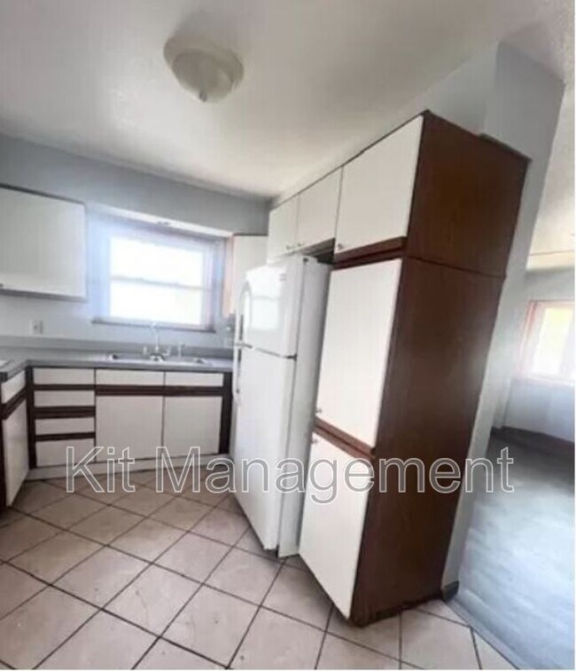 Photo - 2248 Broadway St Unidad Back