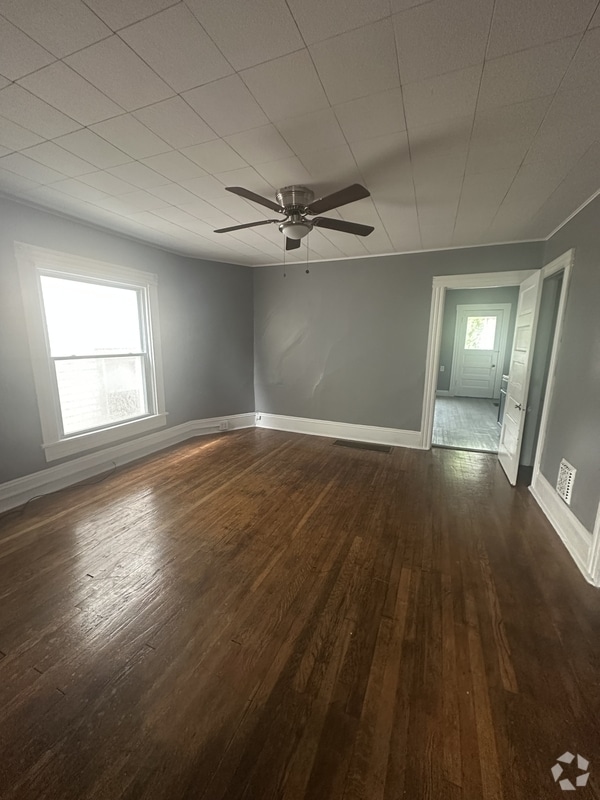 Building Photo - 3816 Archwood Ave Rental