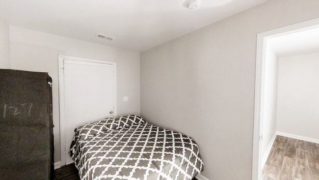 Photo - 149 Harlan Rd SW