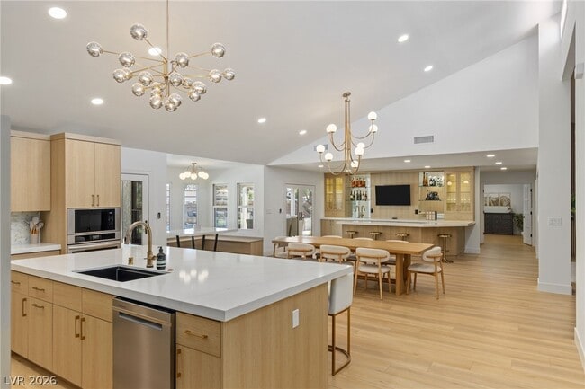 Building Photo - 4045 W Mardon Ave