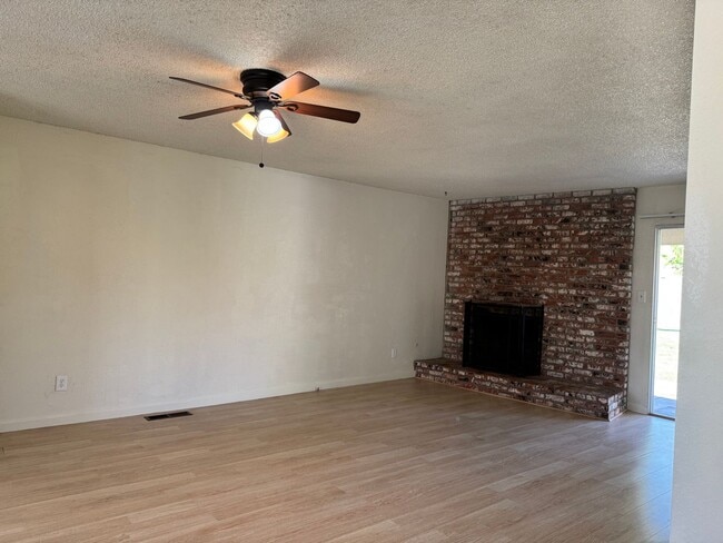 Photo - 6893 N Rowell Ave