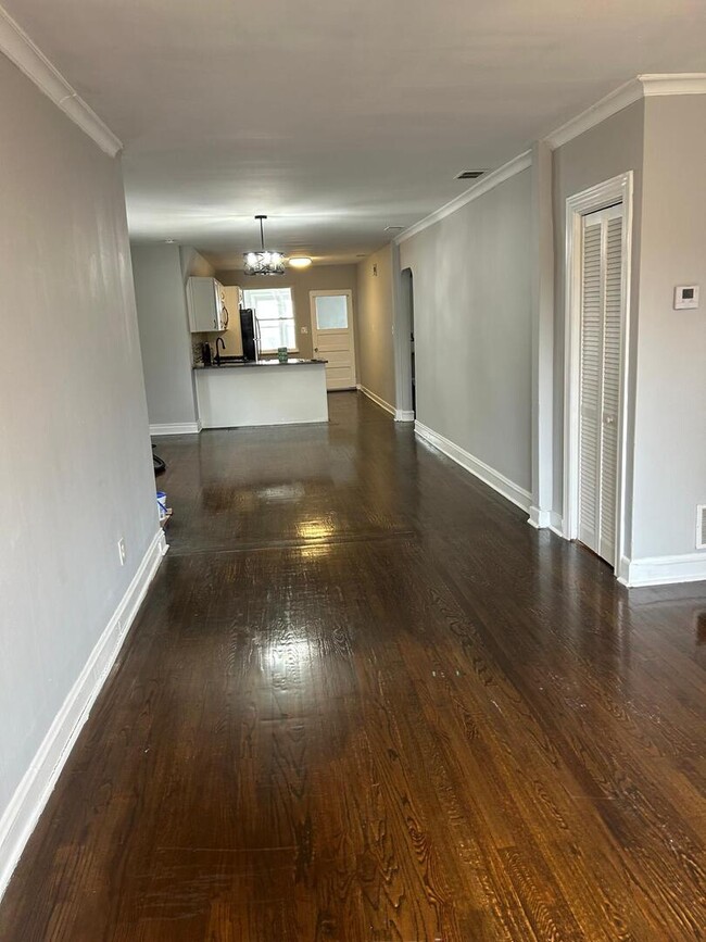 Photo - 4819 W George St