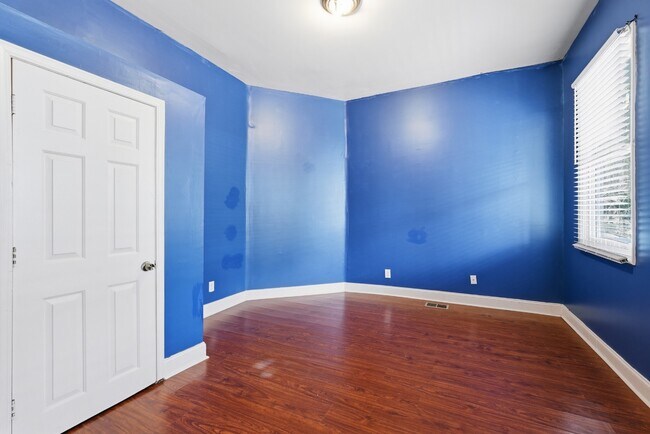 Photo - 309 W 41st St