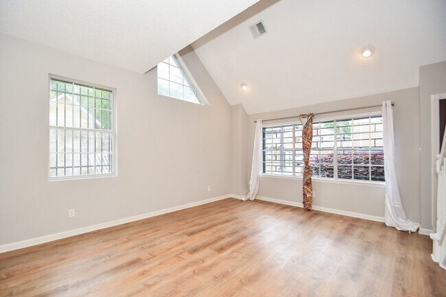 Photo - 3010 Helena St