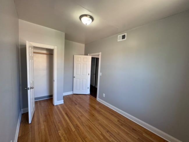 Photo - 7436 S Colfax Ave Unidad 3