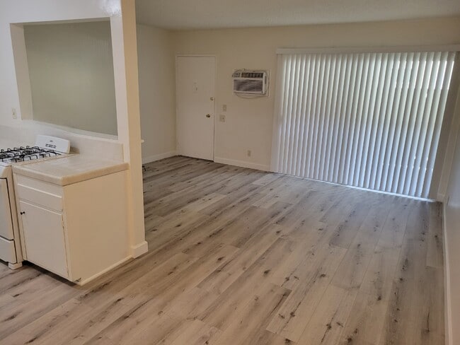 10917 Blix St Unidad 4