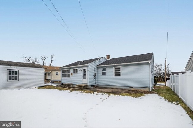 Building Photo - 1569 Fleming St