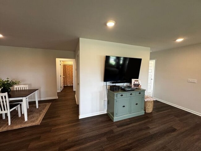 Photo - Beautiful 5 bedroom home available for rent